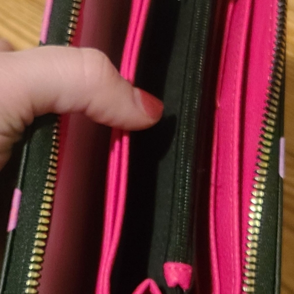 Betsey Johnson Lip Wallet Wristlet - Picture 5 of 5